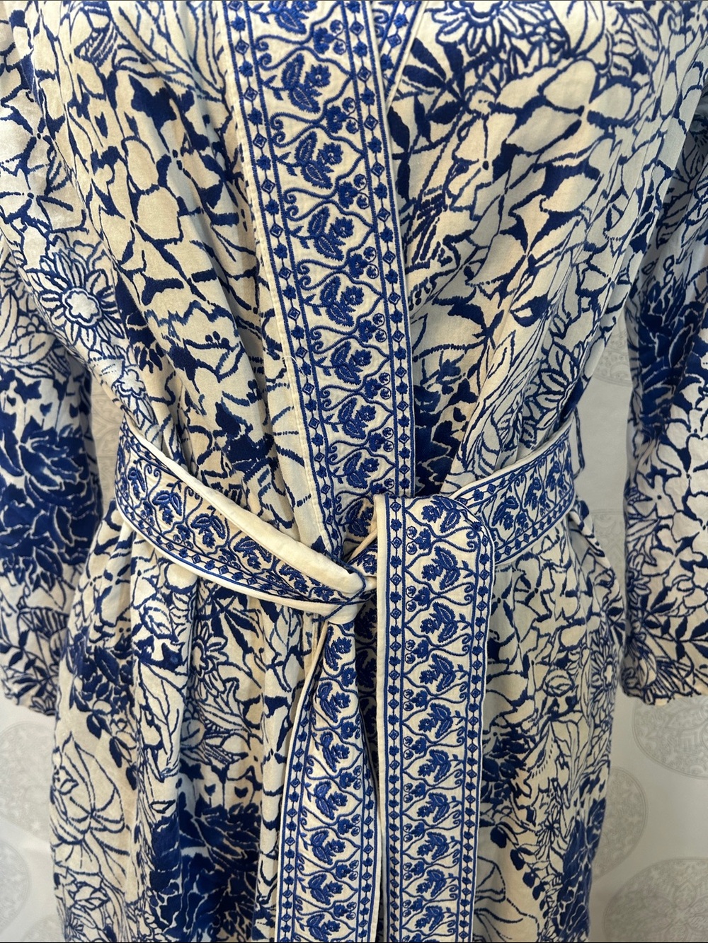 Cabernet Embroidered Blue and White Floral Kimono Beach Cover-Up Robe Women S - Picture 6 of 6